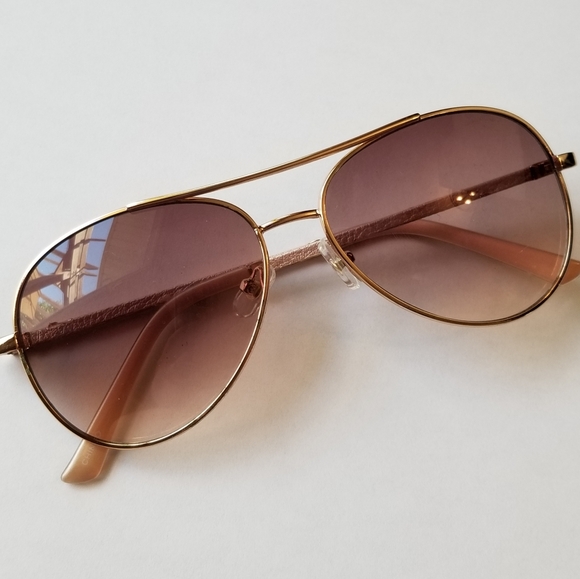 ❗Rose Gold Aviator Sunglasses❗ - Picture 1 of 6